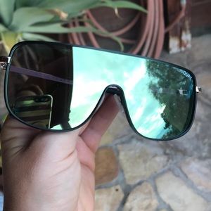 Quay Australia unbothered Sunnies